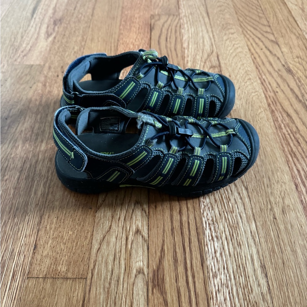 Kids Khombu  Closed Toe Sandals